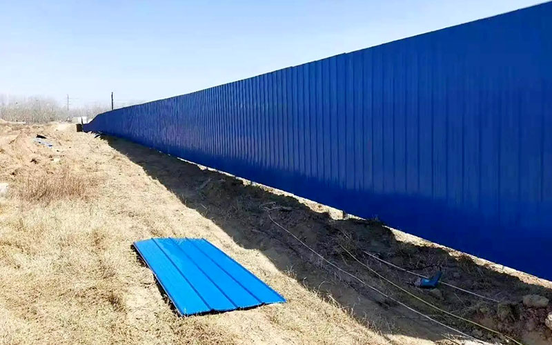 彩鋼瓦圍擋用多大方鋼至關重要？彩鋼瓦圍擋參數(shù)介紹性能！