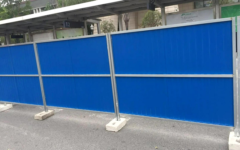 彩鋼瓦圍擋多長(zhǎng)？彩鋼瓦圍擋長(zhǎng)度規(guī)格介紹積極參與！